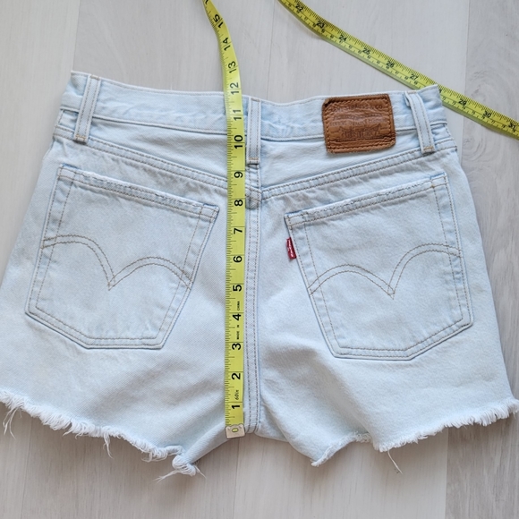 Fits like a 24 – Levi’s Wedgie Short in Awesome Street - Picture 14 of 14